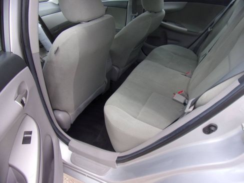 Used 2013 Toyota Corolla LE FWD image 3