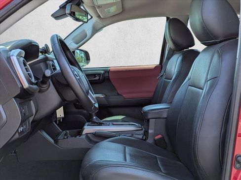 Used 2020 Toyota Tacoma SR5 image 13