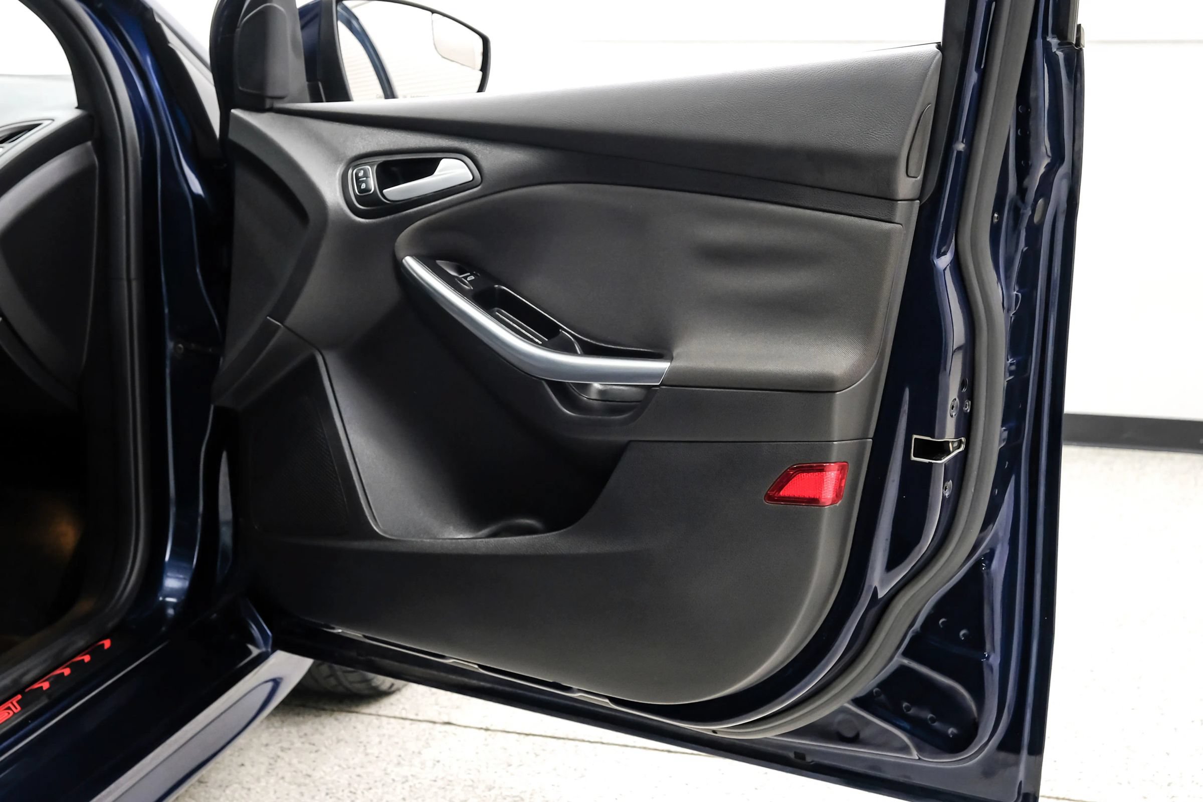 Used 2017 Ford Focus ST FWD image 53