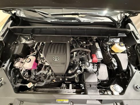 Certified 2025 Toyota Highlander XLE AWD/4WD image 10