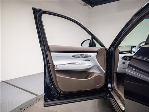 New 2026 Genesis GV70 2.5T Advanced image 32