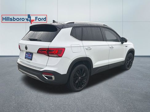 Used 2023 Volkswagen Taos SE w/ Panoramic Sunroof Package image 7