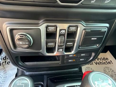 Used 2018 Jeep Wrangler Unlimited Sahara AWD/4WD image 18