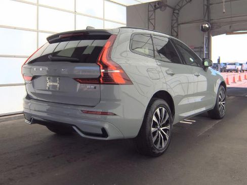 Used 2025 Volvo XC60 B5 Core AWD/4WD image 3