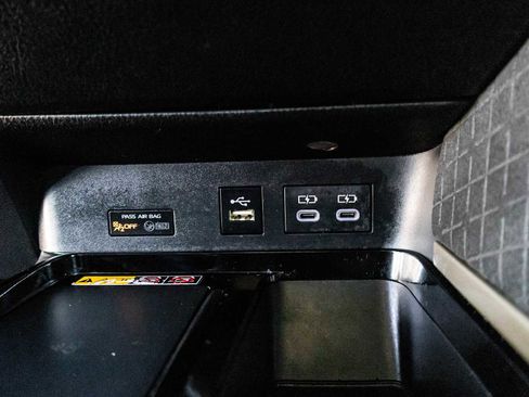 Used 2025 Toyota Camry XLE image 25