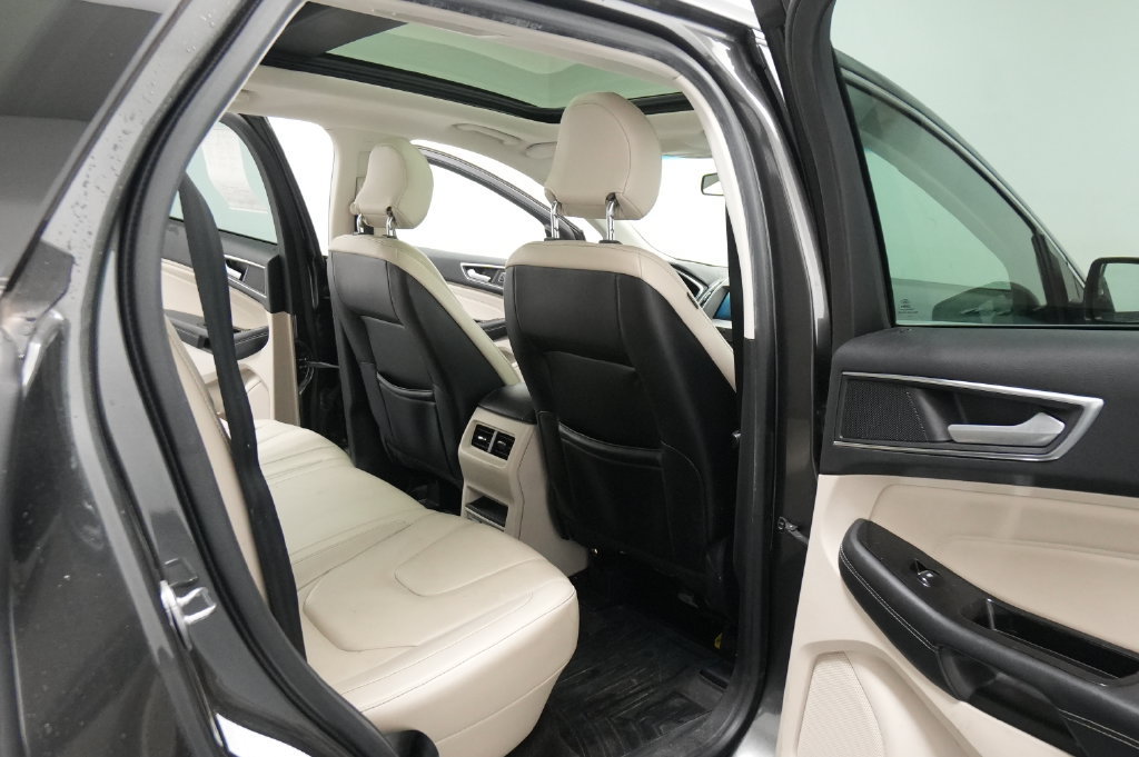 Used 2017 Ford Edge Titanium w/ Technology Package AWD/4WD image 29