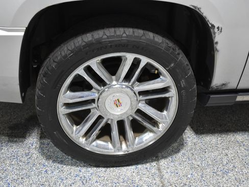 Used 2011 Cadillac Escalade ESV Premium image 17