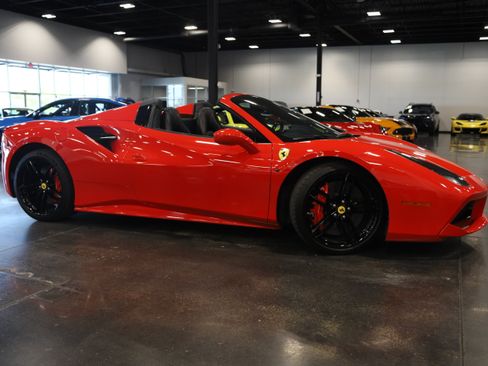 Used 2017 Ferrari 488 Spider RWD image 10