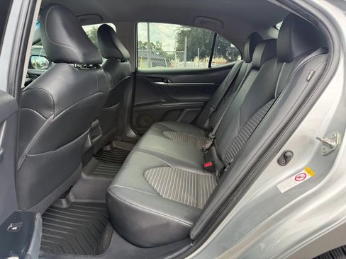 Used 2018 Toyota Camry SE FWD image 11