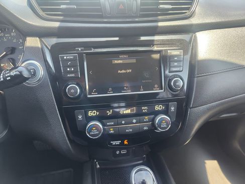Used 2019 Nissan Rogue SV image 20