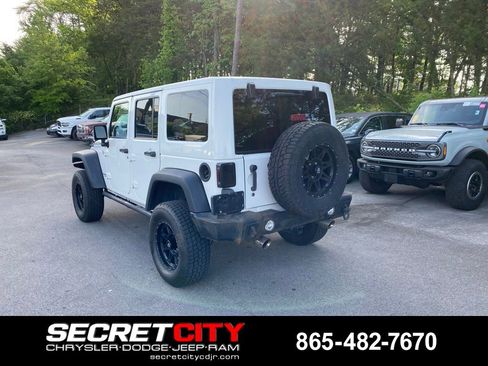 Used 2014 Jeep Wrangler Unlimited Rubicon w/ Connectivity Group AWD/4WD image 9