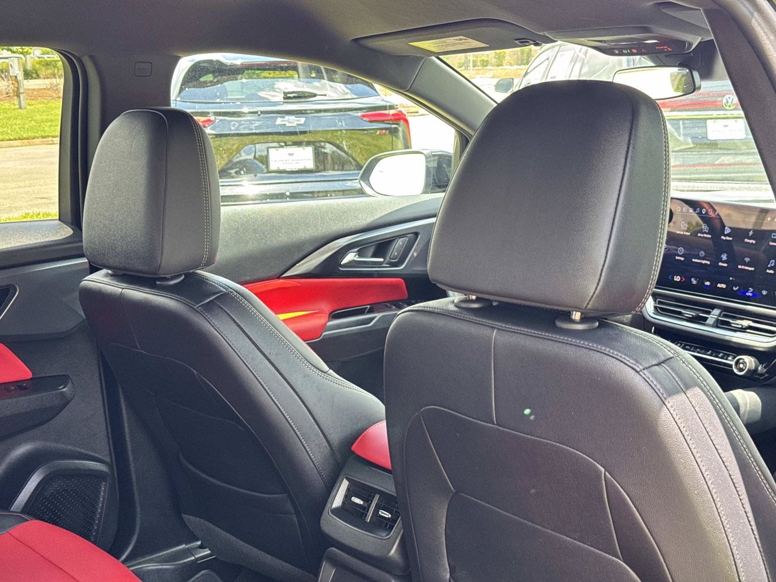 Used 2025 Chevrolet Equinox EV RS FWD image 26