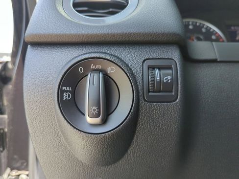 Used 2016 Volkswagen Tiguan SE image 37