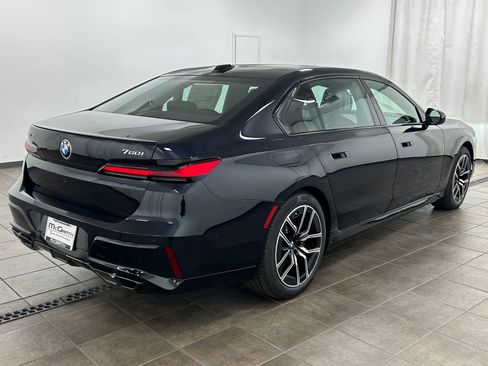 Used 2025 BMW 760i xDrive w/ Executive Package AWD/4WD image 5