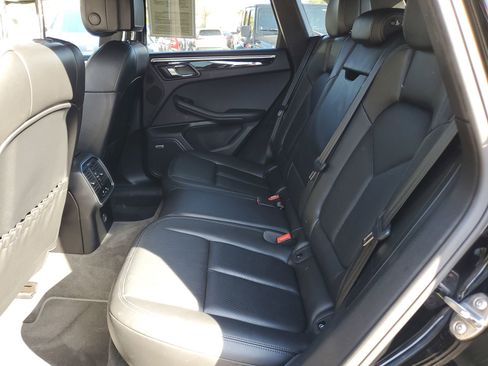 Used 2018 Porsche Macan S image 11