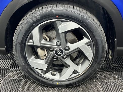 Used 2023 Hyundai Venue SEL FWD image 10