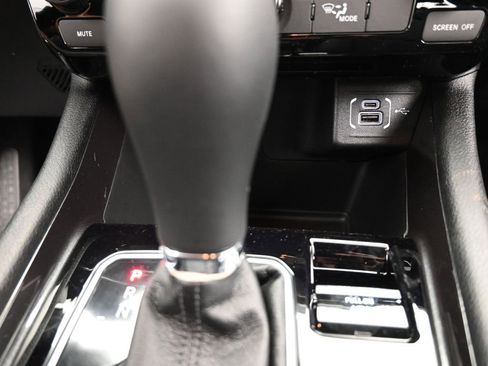 Used 2025 Jeep Compass Latitude image 24