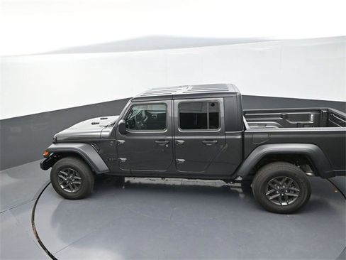 New 2025 Jeep Gladiator Sport image 12