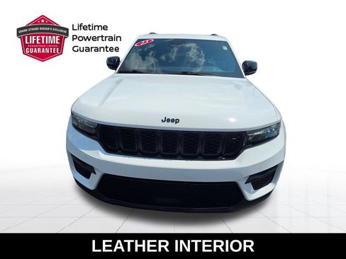 Used 2023 Jeep Grand Cherokee Altitude RWD image 5
