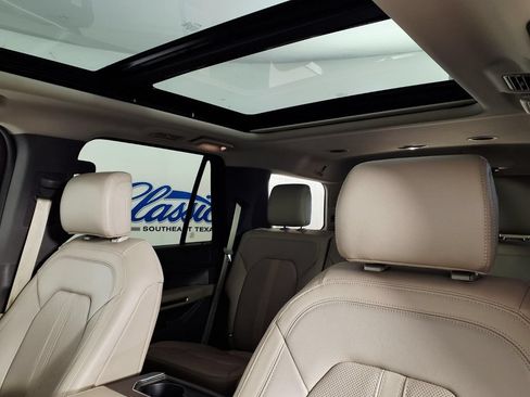 Used 2018 Ford Expedition Limited w/ Equipment Group 301A RWD image 14