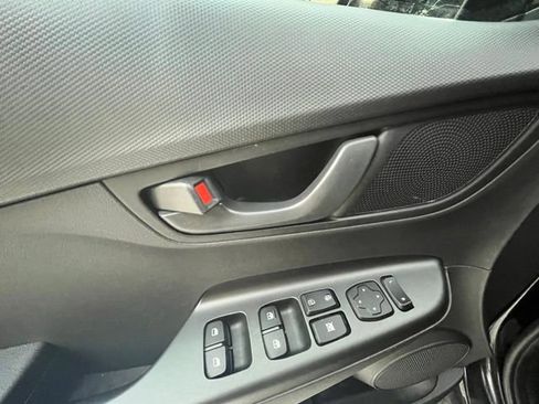 Used 2023 Hyundai Kona SEL AWD/4WD image 28