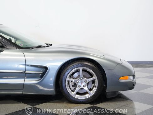 Used 2003 Chevrolet Corvette Coupe w/ Preferred Equipment Group RWD image 31
