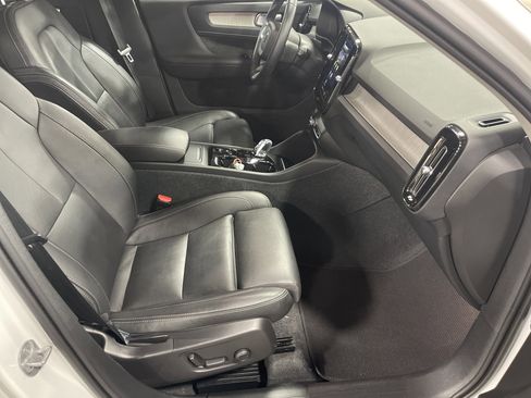 Used 2024 Volvo XC40 B5 Plus w/ Climate Package image 14