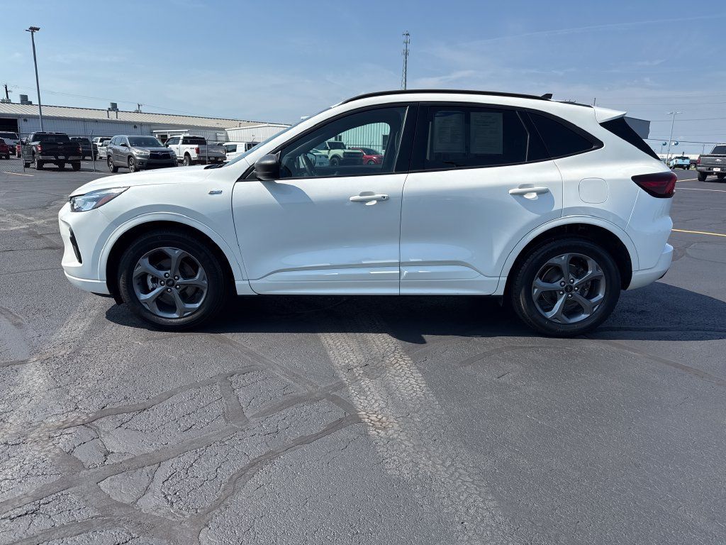 Used 2023 Ford Escape ST-Line w/ Tech Pack #1 AWD/4WD image 5