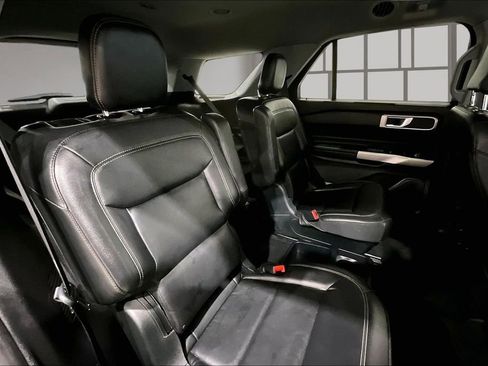 Used 2021 Ford Explorer XLT w/ Equipment Group 202A AWD/4WD image 26