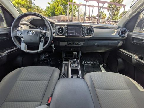 Used 2020 Toyota Tacoma SR5 RWD image 15