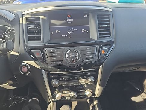 Used 2018 Nissan Pathfinder SV AWD/4WD image 13