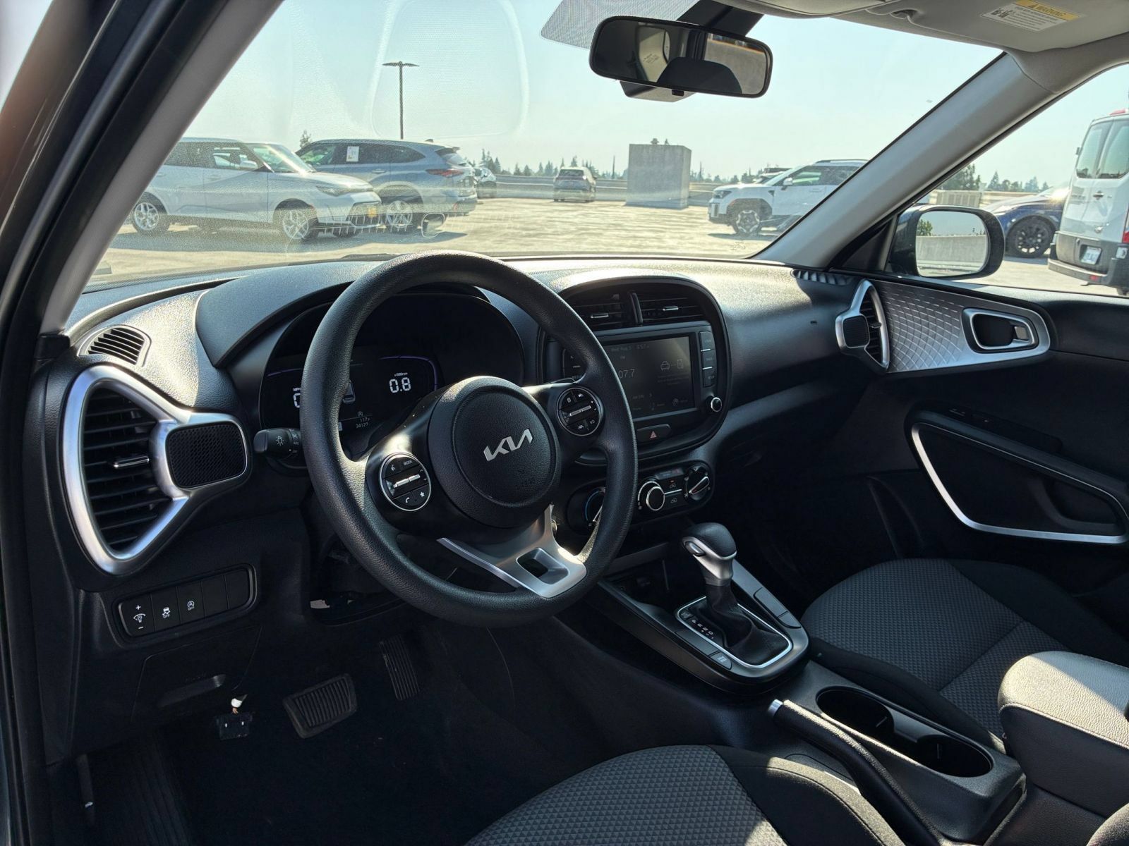 Used 2025 Kia Soul LX w/ LX Technology Package FWD image 30