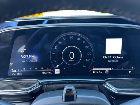 Used 2024 Cadillac Escalade ESV Premium Luxury image 29