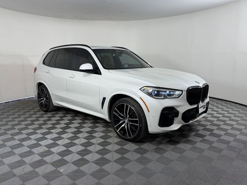 Used 2022 BMW X5 xDrive40i w/ M Sport Package AWD/4WD image 7