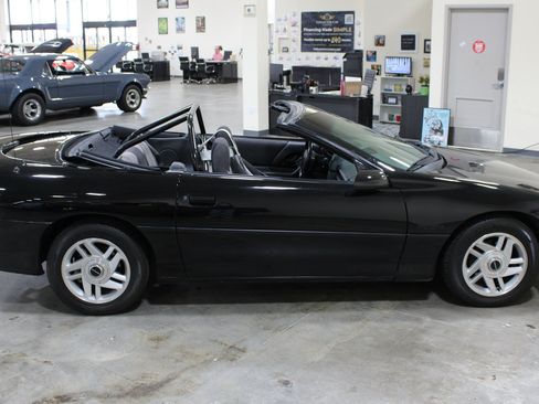 Used 1995 Chevrolet Camaro Z28 RWD image 2