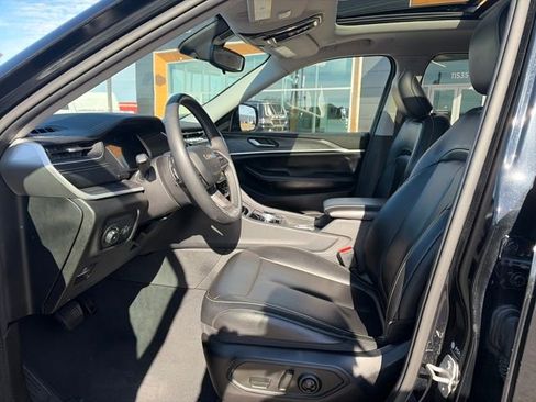 Certified 2024 Jeep Grand Cherokee Limited image 22