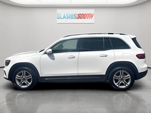 Used 2023 Mercedes-Benz GLB 250 4MATIC w/ Premium Package image 6