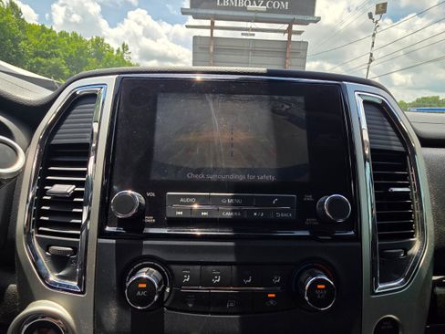 Used 2021 Nissan Titan SV RWD image 11