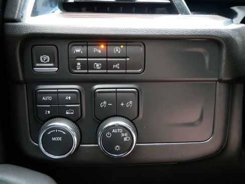 Used 2025 Chevrolet Suburban LS AWD/4WD image 21