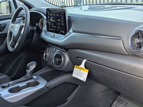 Used 2025 Chevrolet Blazer LT image 30
