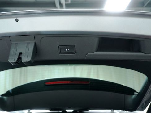 Used 2022 Volkswagen Atlas Cross Sport SE AWD/4WD image 6