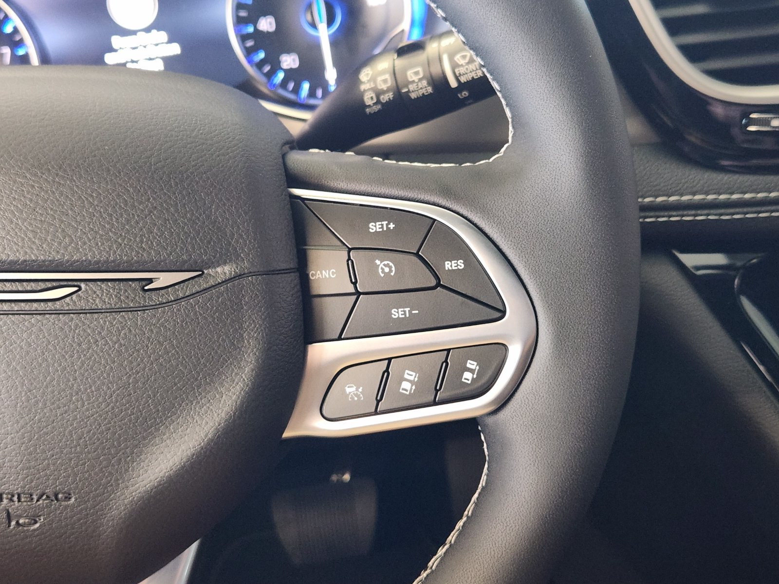 New 2027 Chrysler Pacifica Select FWD image 36