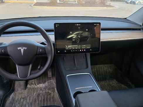 Used 2024 Tesla Model Y Long Range image 4