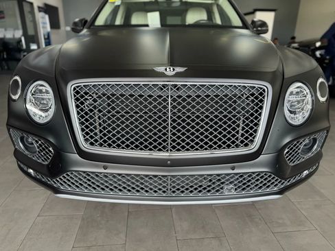 Used 2017 Bentley Bentayga image 9