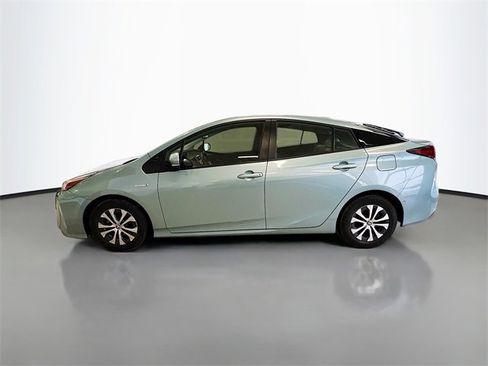 Used 2021 Toyota Prius XLE image 3