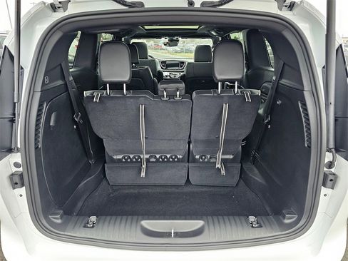 New 2026 Chrysler Pacifica Limited w/ S Appearance Package image 30