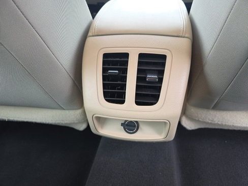 Used 2019 Ford Taurus SEL image 15