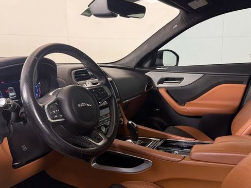 Used 2020 Jaguar F-PACE SVR image 4