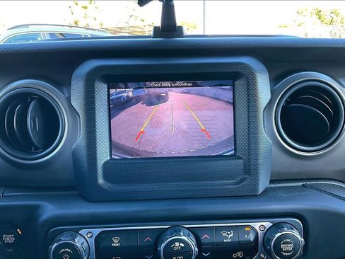 Used 2018 Jeep Wrangler Unlimited Sport S image 12