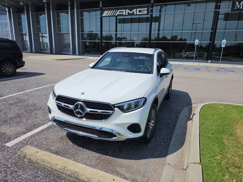 Used 2025 Mercedes-Benz GLC 300 image 2